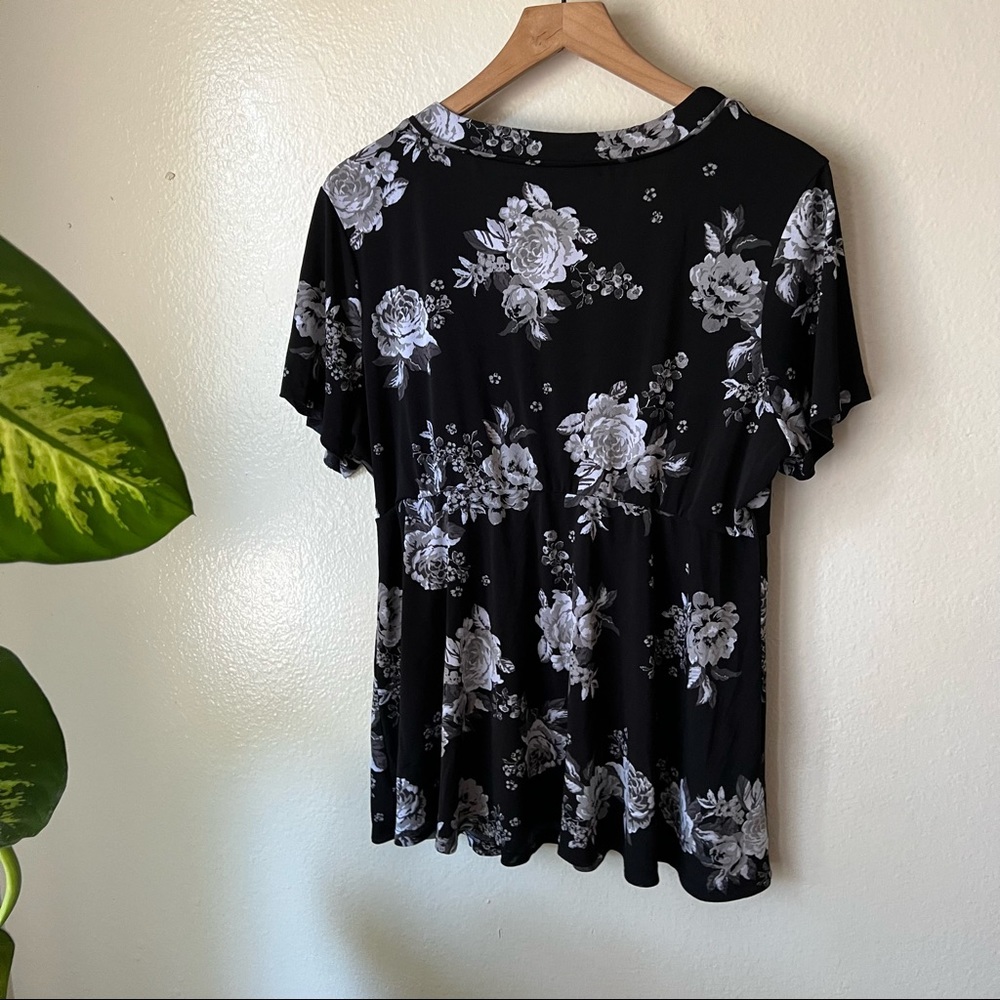 Torrid | Floral Crepe Peplum Blouse - Picture 5 of 6